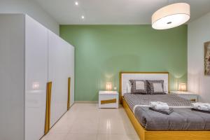 Beautiful Penthouse with pool and terrace