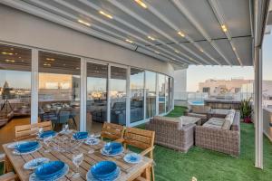 Beautiful Penthouse with pool and terrace