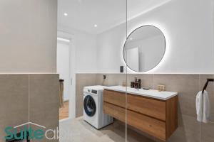 Spacious refurbished Studio steps away from metro