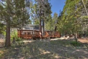 Peaceful Sunshine Chalet with Hot Tub - Moonridge