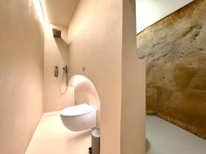 Modern Pendola Near the Duomo