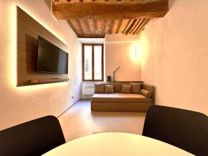 Modern Pendola Near the Duomo