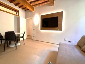 Modern Pendola Near the Duomo