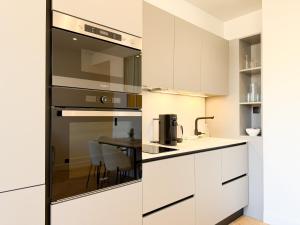 9A - APARTMENT FACING PORT & Town Hall