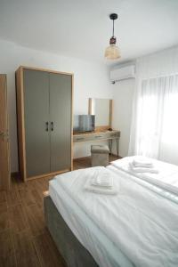 2 Bed Apt - Sleeps 4 Terrace & Pet Friendly