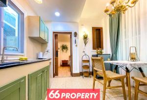 Charming 1-Bedroom Home Steps from Saturday Market