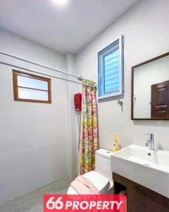 Charming 1-Bedroom Home Steps from Saturday Market