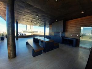 2C - Elegancia y confort en Equipetrol, Balcón y Piscina