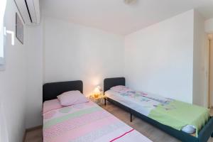 Maisons de vacances Villa climatisee avec piscine : photos des chambres