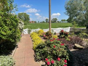 Elbwiesenhaus mit schönen Garten