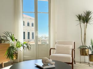 4A - APARTMENT FACING PORT & Town Hall