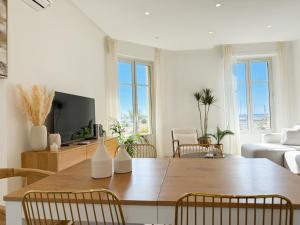 4A - APARTMENT FACING PORT & Town Hall