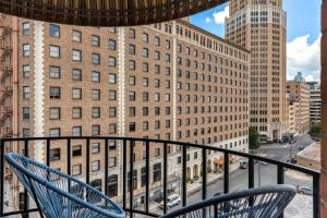 Queen Room with Balcony room in Riverwalk Plaza Hotel