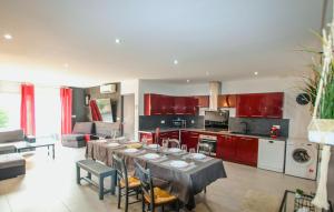 Maisons de vacances Amazing Home In Morieres Les Avignon : photos des chambres