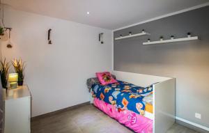 Maisons de vacances Amazing Home In Morieres Les Avignon : Maison de Vacances 4 Chambres