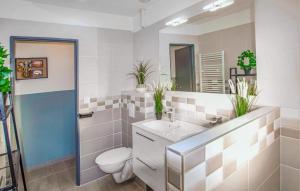 Maisons de vacances Amazing Home In Morieres Les Avignon : photos des chambres