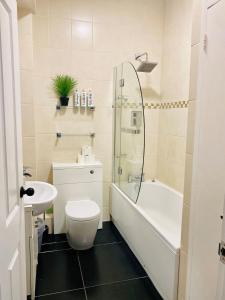 Central & Trendy - Aquila House Apartments