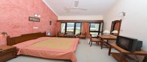 Tikkar Taal Tourist Resorts