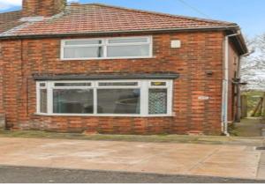 Contractor Heaven! Chic and Cosy Derby House!