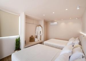 King Room with Spa Bath room in Eva Beach Studios