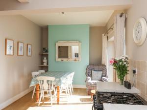 43 Springvale