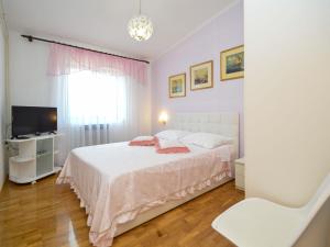 Apartment Danica-3 by Interhome