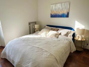 Elegante Bilocale- 1 minuto dalla metro M2 Piola