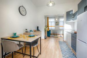 Appartements Studio with Terrace - Train Station 2 min away : photos des chambres