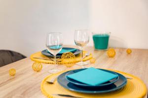 Studio with Terrace - Train Station 2 min away