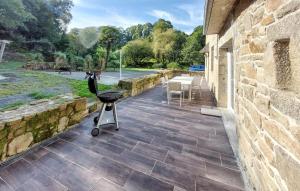 Maisons de vacances 3 Bedroom Nice Home In Ploubezre : photos des chambres