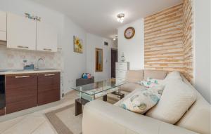 Stunning Apartment In Povljana