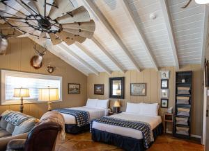 Combined Cabin Escape w BBQ Fire Pit