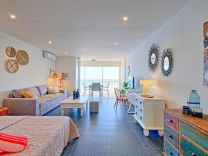 Studio spacieux avec piscine, parking, climatisation et Wi-Fi - FR-1-734-20