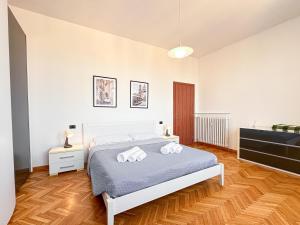 Vista Ghirlandina - Attico sul tetto del centro al settimo piano