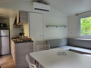 Mobile home 6P XL Climatisation TV WIFI parcelle XXL au calme