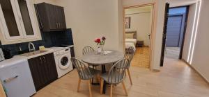 New Ventiri Family Suite 5, near Hilton, Athens Central, fully equipped