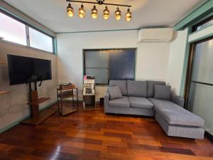 ON SALE 13 minutes by Haneda Airport train, 15 minutes walking distance by station, fully equipped with a record player, maximum 5 people