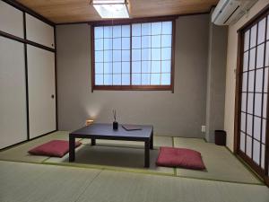 ON SALE 13 minutes by Haneda Airport train, 15 minutes walking distance by station, fully equipped with a record player, maximum 5 people