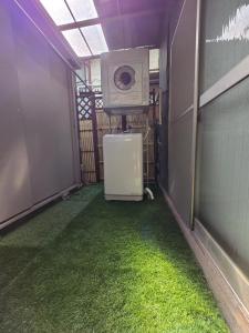 ON SALE 13 minutes by Haneda Airport train, 15 minutes walking distance by station, fully equipped with a record player, maximum 5 people