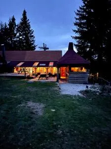 Chalet on Pohorje hill Maribor bike park next to the downhill track - 马勒尼科
