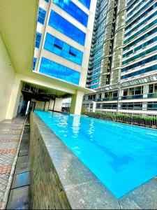 Cozy Room in Front of US Embassy