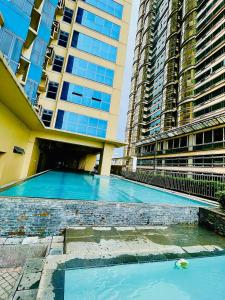 Cozy Room in Front of US Embassy