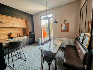 Villas La Belle Maison, centre ville, 3 chambres et jardin : photos des chambres