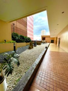 Cozy Room in Front of US Embassy