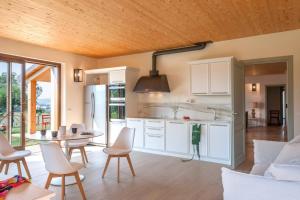 I Gelsi 12&2 by Marche Holiday Villas