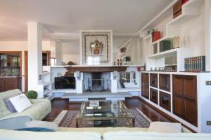 Villa Paola 10 by Marche Holiday Villas