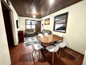 Casa na Praia de Caiobá com Quintal enorme