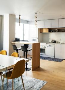 Yellow Breeze Apartment by Cozy Stay