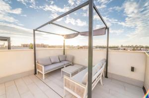 Luxury Penthouse - Rooftop Pool - 100m to the Sea