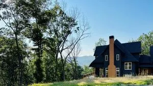 Pet Friendly, Stunning Mountaintop Home Nestled In The Blue Ridge Mountains, - Holcomb